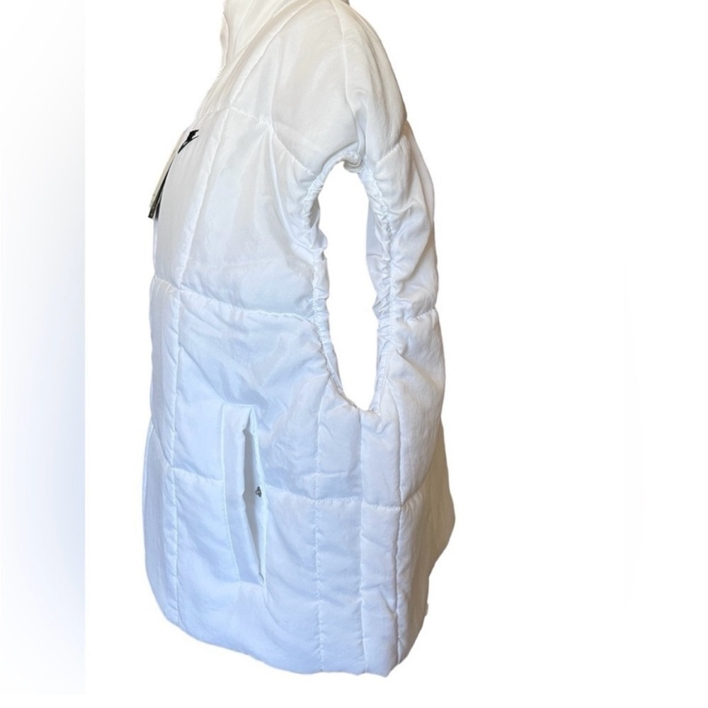 NWT Nike Women’s Sportswear Classic Puffer
Therma-FIT Loose Vest in Sail/Black - Picture 9 of 13
